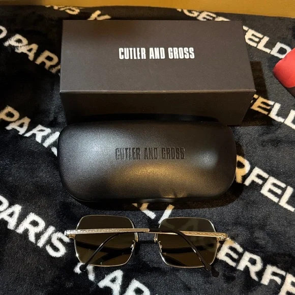 NWT Cutler And Gross Unisex Black Sunglasses With Dust Cloth  display picture 1